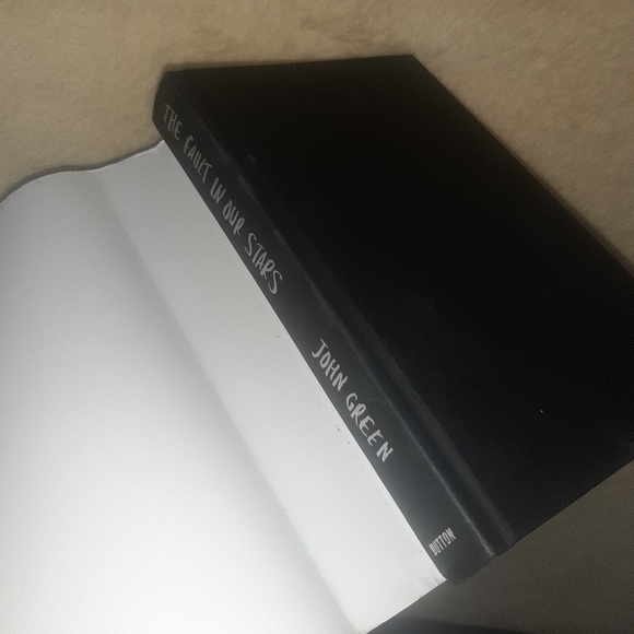 The fault in our stars book - Picture 4 of 4